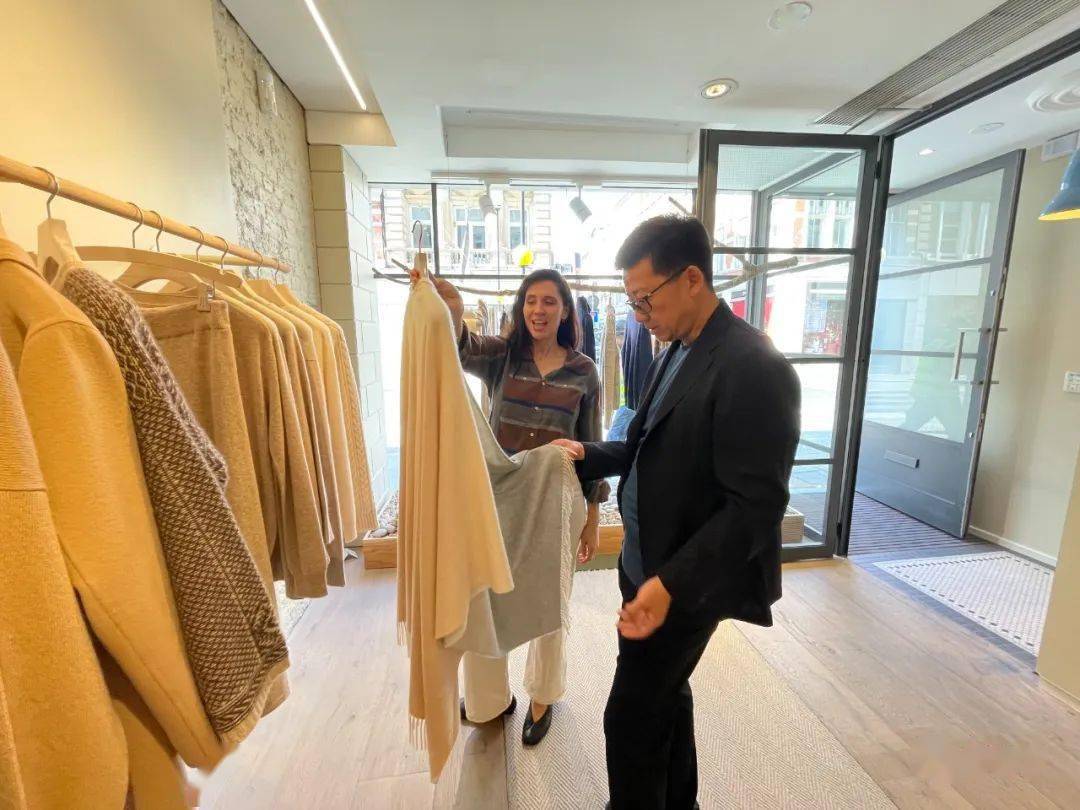 陈董一行首先回访了2017年曾拜访过的苏格兰羊绒产品制造商johnstons