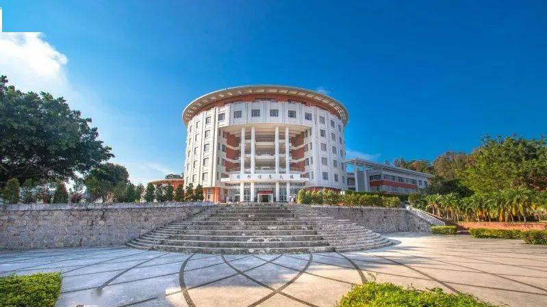 择校菌推出【走进大学序列专题推文】—【汕头职业技术学院】,文章