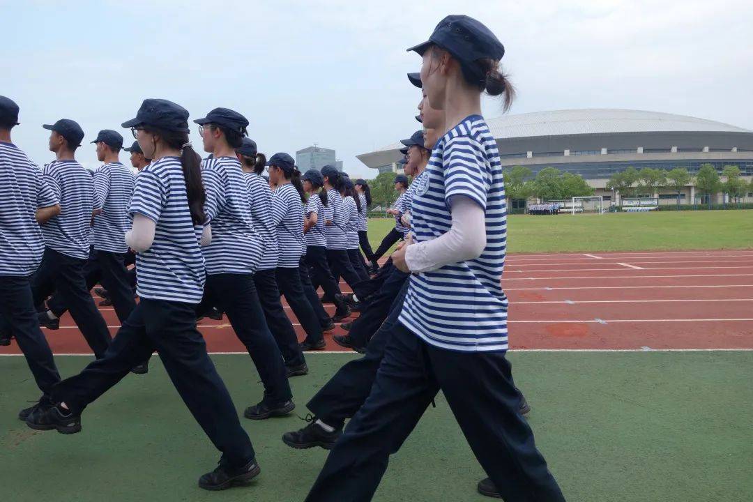 军训第六天丨沐雨而歌,沐风而立