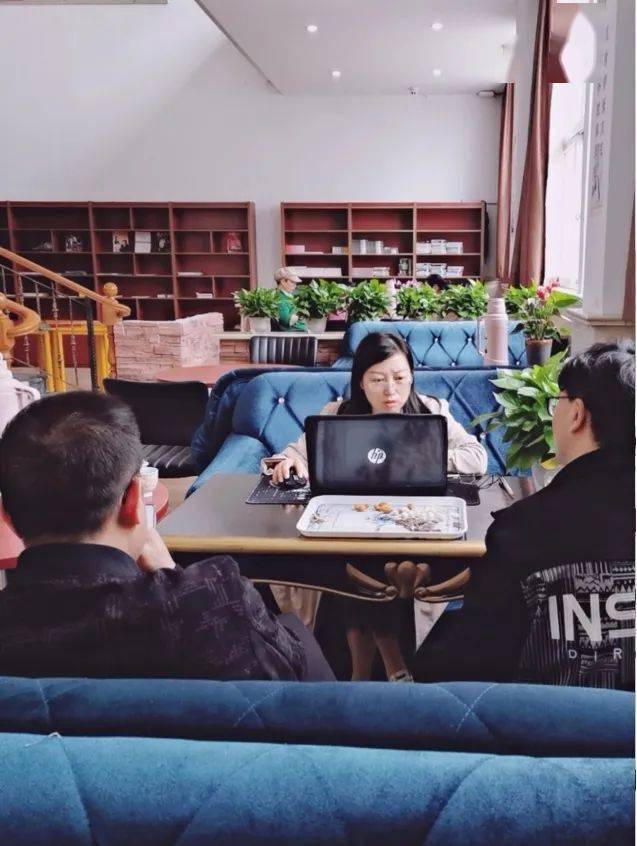 现为天台育青中学地理教研组组长,高一(14)班班主任.