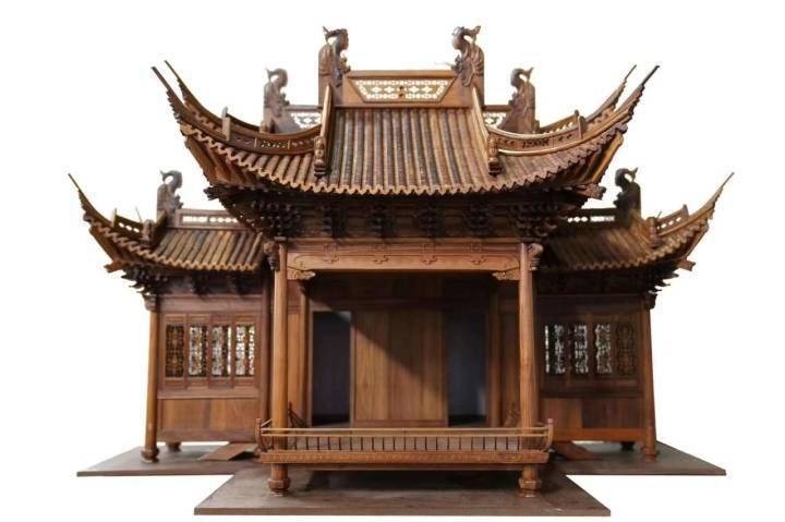 项目正式开工前,许立峰带着两位老师傅耗时70多天着手先制作了一个1