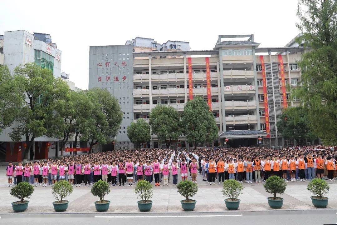 爱护眼睛保护视力 | 恩施市第一中学开展近视防控宣教_危害_我校_宣讲