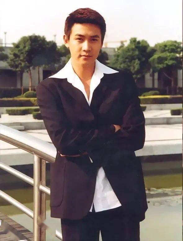 47岁陆毅"毁容式"近照曝光,结婚17年,他和鲍蕾的结局,早已注定_事业心