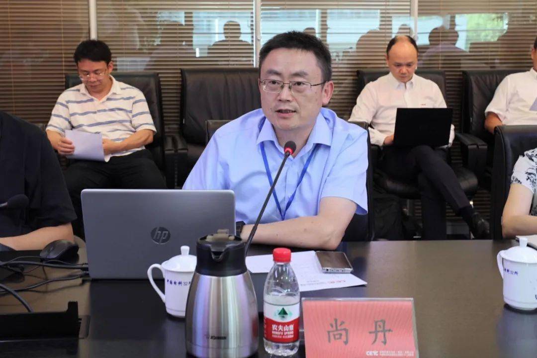 黄鹏作开场致辞,他对电科数字,嘉定区科委以及与会长三角城市嘉宾对本