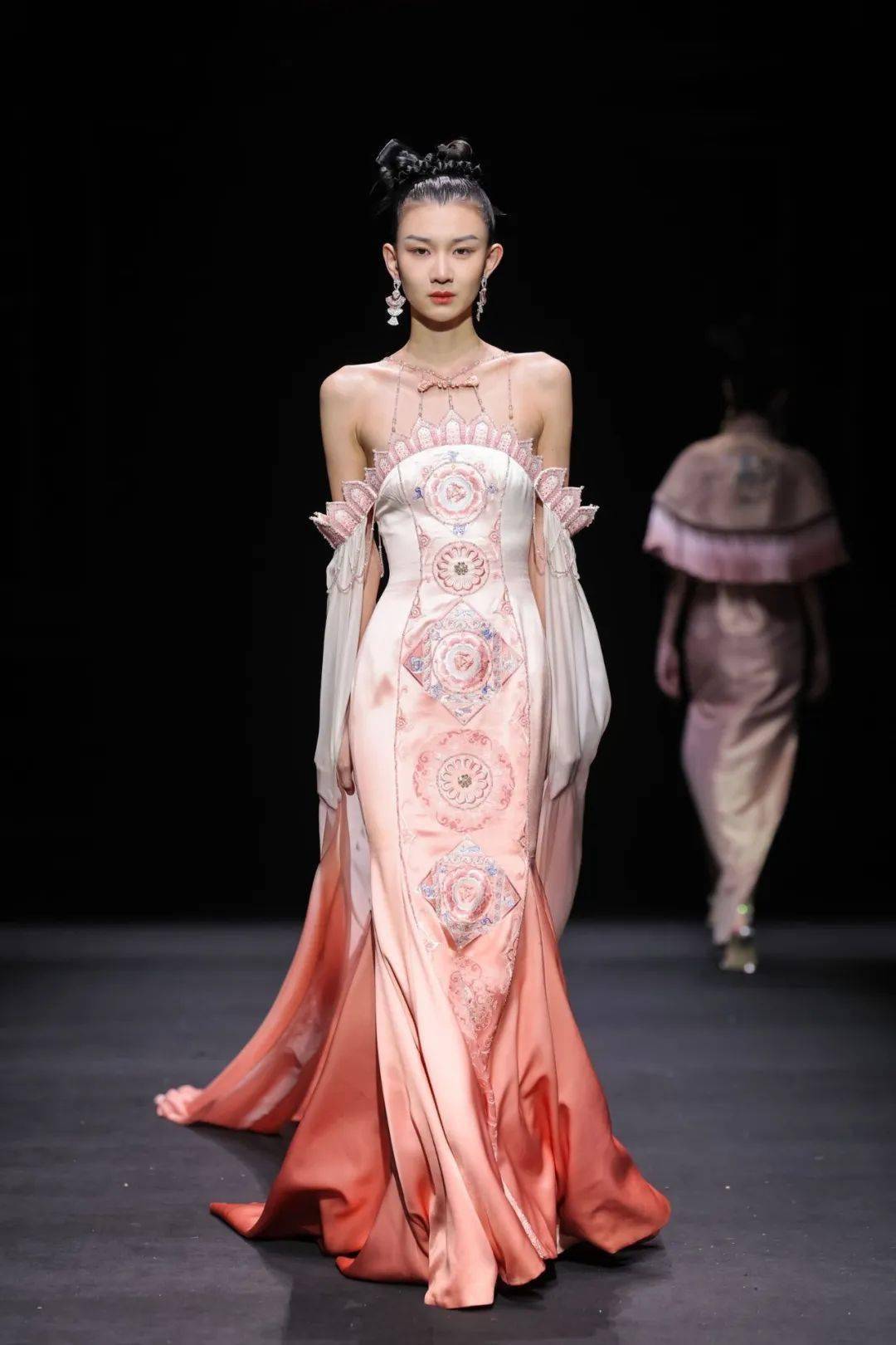 2024春夏中国国际时装周圆满举办,见证中国时尚力量集体远航_文化