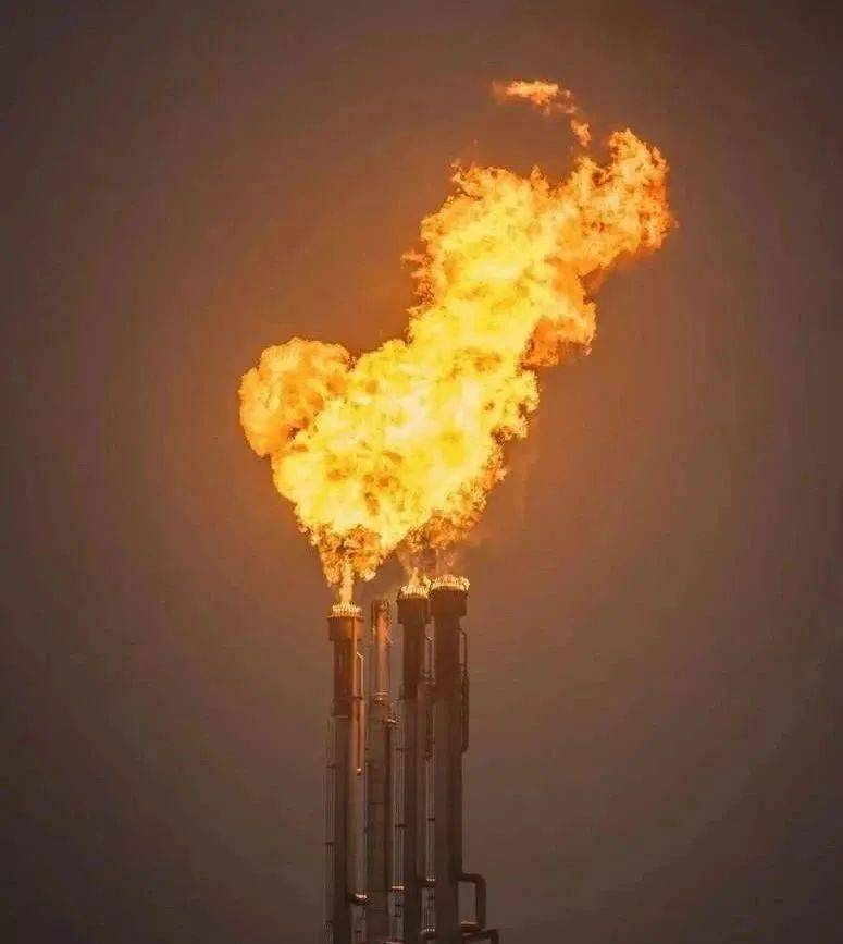 该项目火炬区及分液罐区于6月1日开始施工,截至目前共完成钢结构2200t