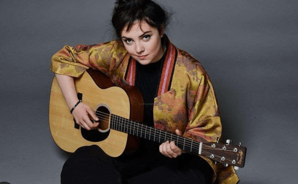 法国女歌手收到了20万条恶评,遭受了三年的死亡威胁?