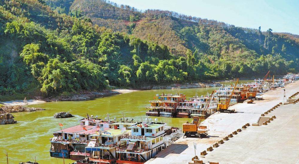 关累港进出口货运量逾8万吨_边民_口岸_通关