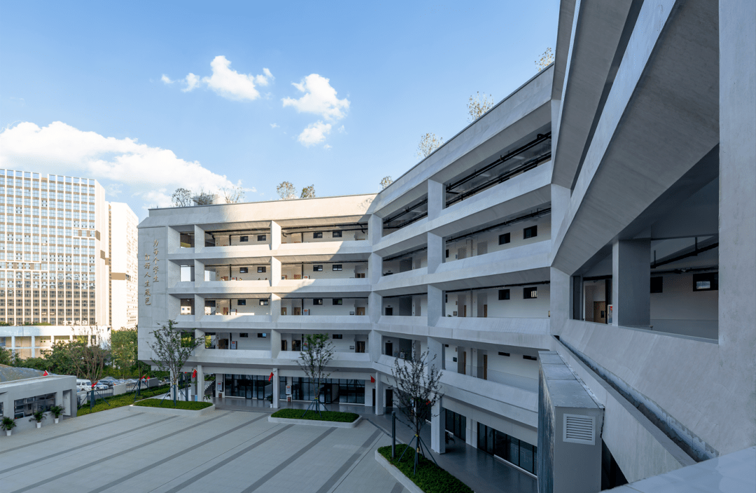 新作| 贵阳·观山湖区第八中学 / 柏涛建筑_空间_教学班_自然