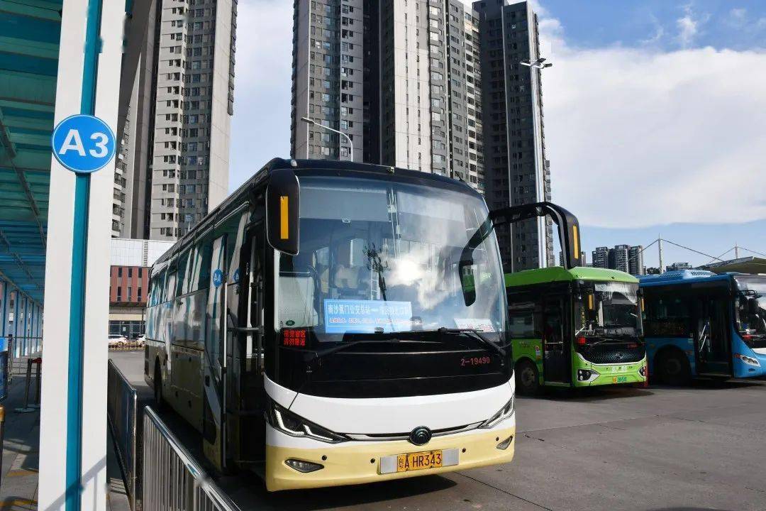 二号线广州南站大站快车较以往仅停靠洛溪,昌岗,公园前,广州火车站