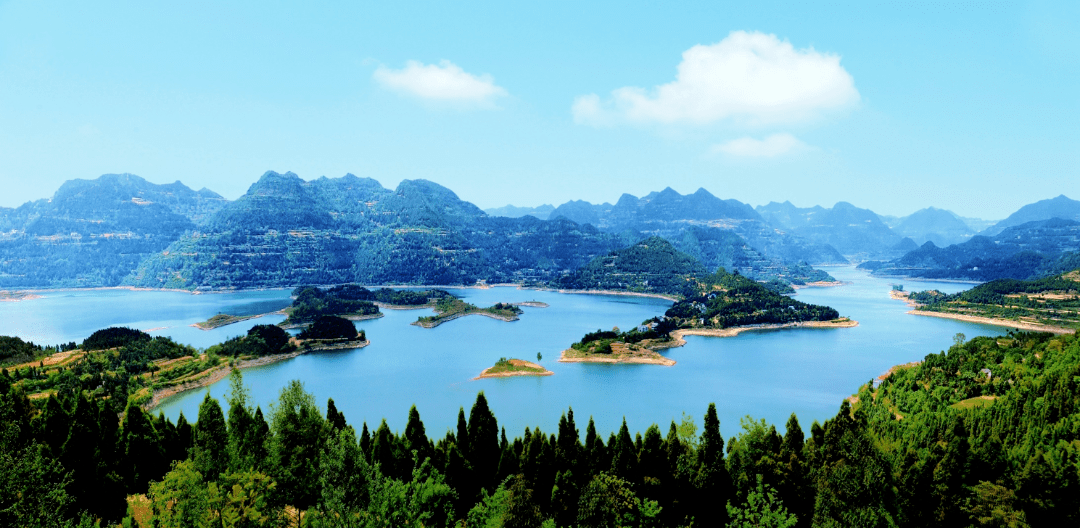 39亿立方米,年均接待游客200余万人次,连续12年成功举办中国升钟湖