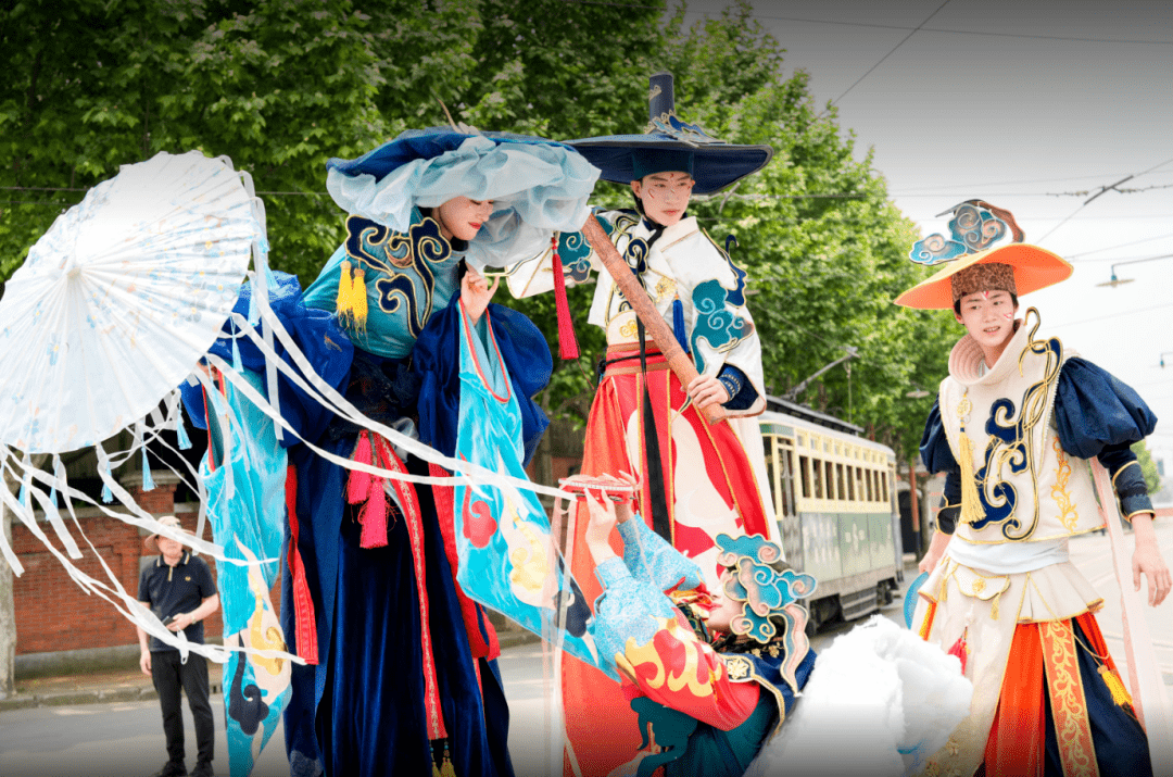 随旅游节花车一起,锦衣夜行,应有「浸」游_上海_乐园_时间