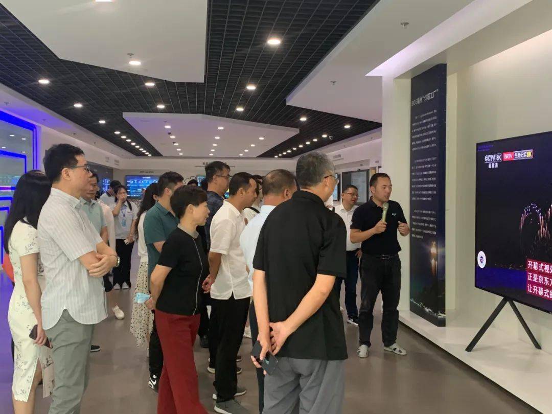 9月21日,闽侯县人大常委会主任黄诗杨带领福州市人大代表(闽侯团)及