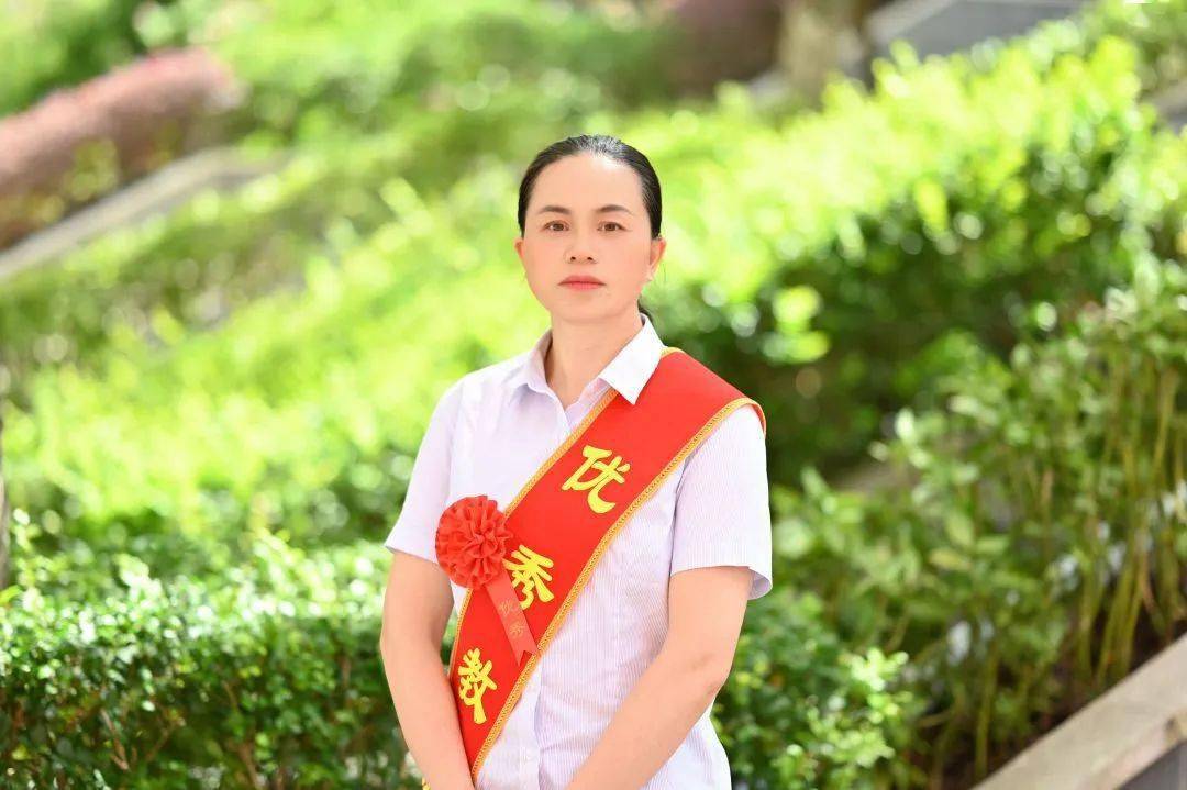 躬耕教坛 · 初中分校优秀教学名师丨坚守教育初心