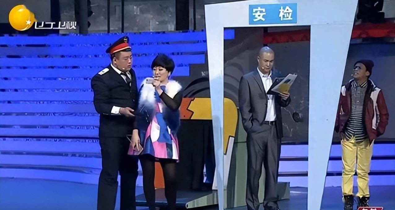 在舞台上,赵海燕的表演栩栩如生,不论是农村妇女还