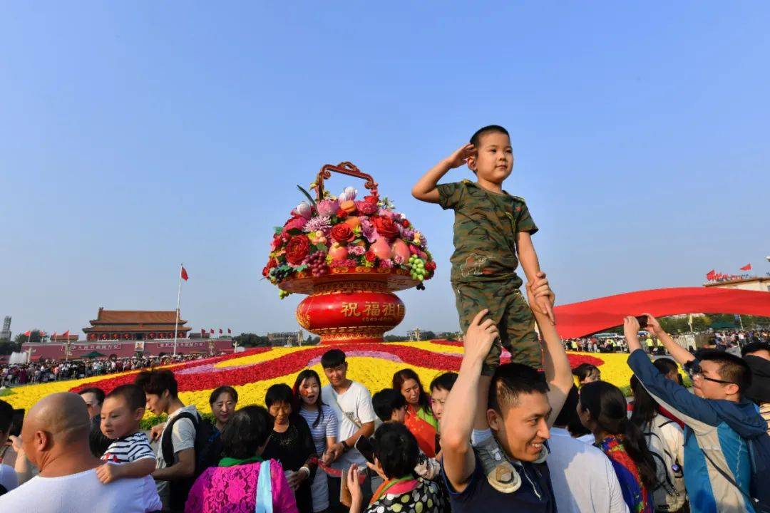 祝福祖国巨型花篮正式亮相,盘点十年国庆花篮