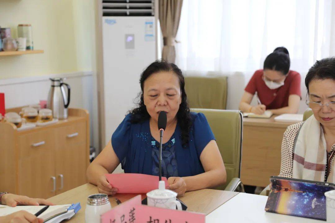 特级校长朱萍;威海路第三小学校长罗杰;万航渡路小学校长张燕