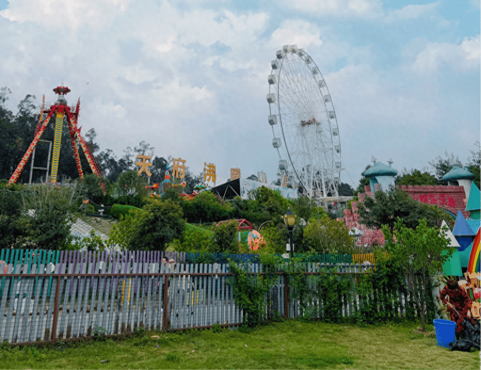 美食街的超多美食趁着长假犒劳一下自己吧~音乐百花谷/ 地址 /新都区