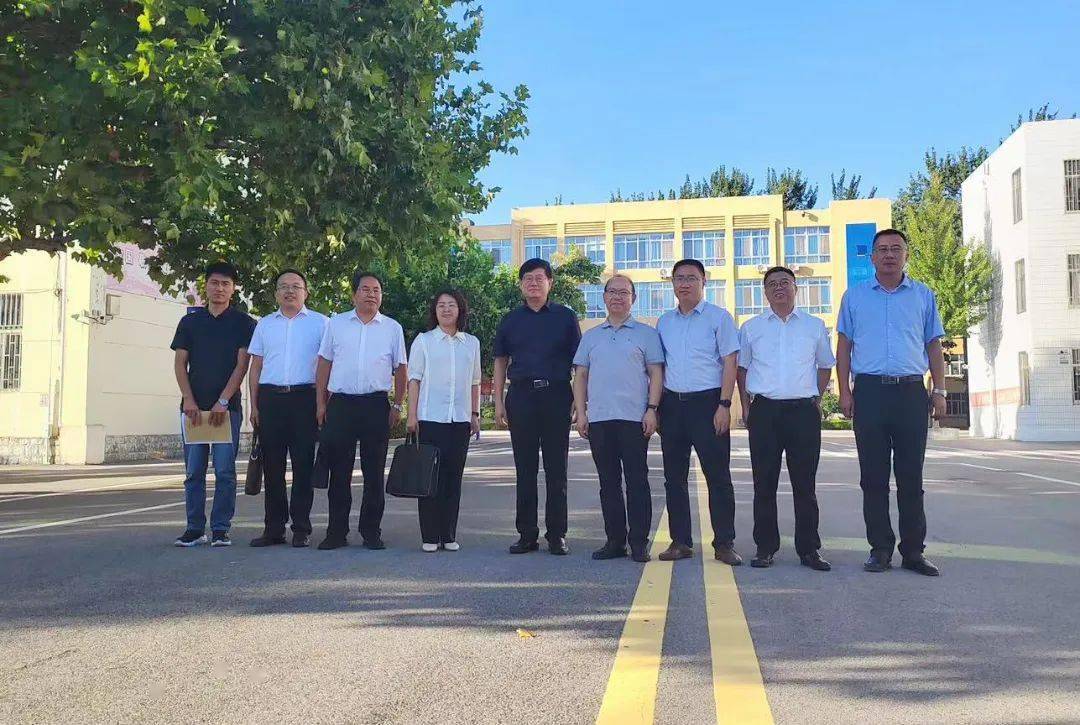 甘肃省定西市漳县副县长赵平率队带领漳县教育局局长赵刚及相关结对