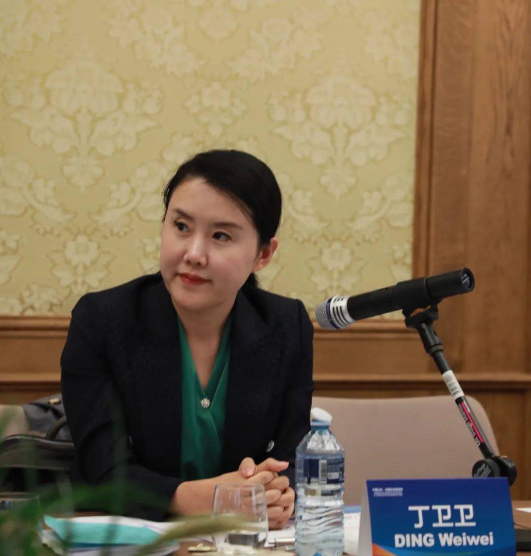 滨州市商务局局长丁卫卫对滨州的投资环境优势进行了推介.