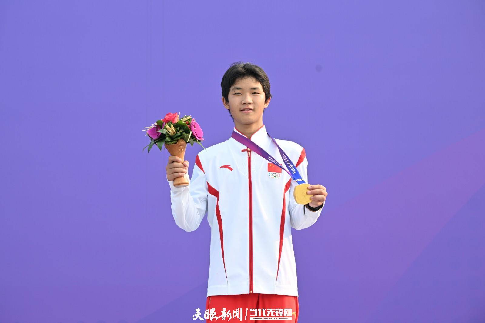 贵州"00后"小将张杰,苏建军滑板男子街式摘金揽铜!_中国