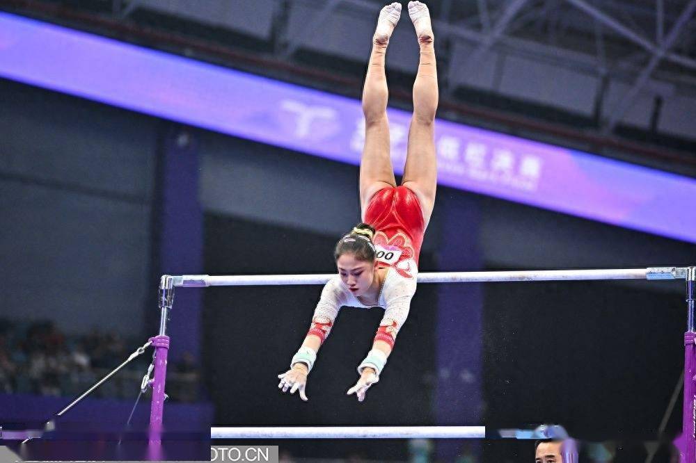 左彤获得女子高低杠季军 朝鲜选手收获金牌_唐茜靖_中国_比赛