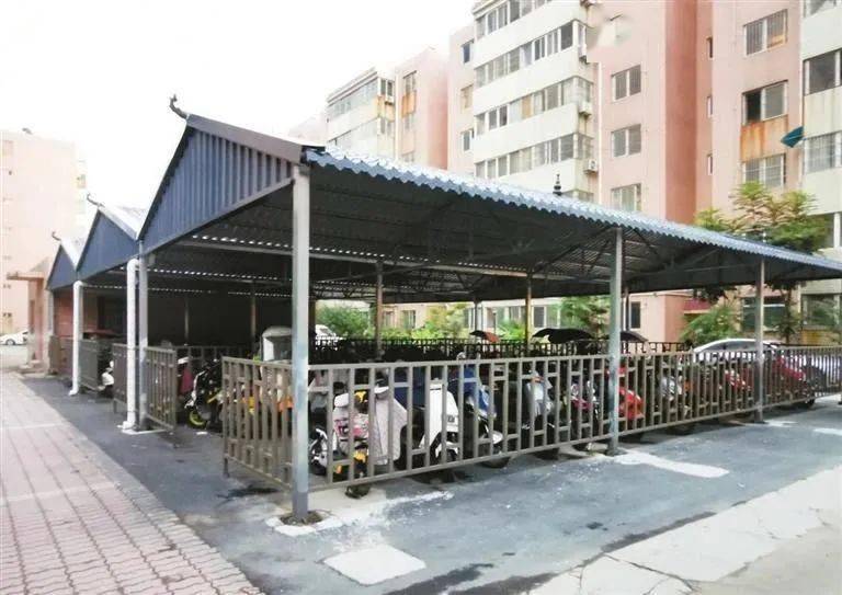 小区新建车棚 居民停车更方便充电更安全_路社区_电动车_摩托车
