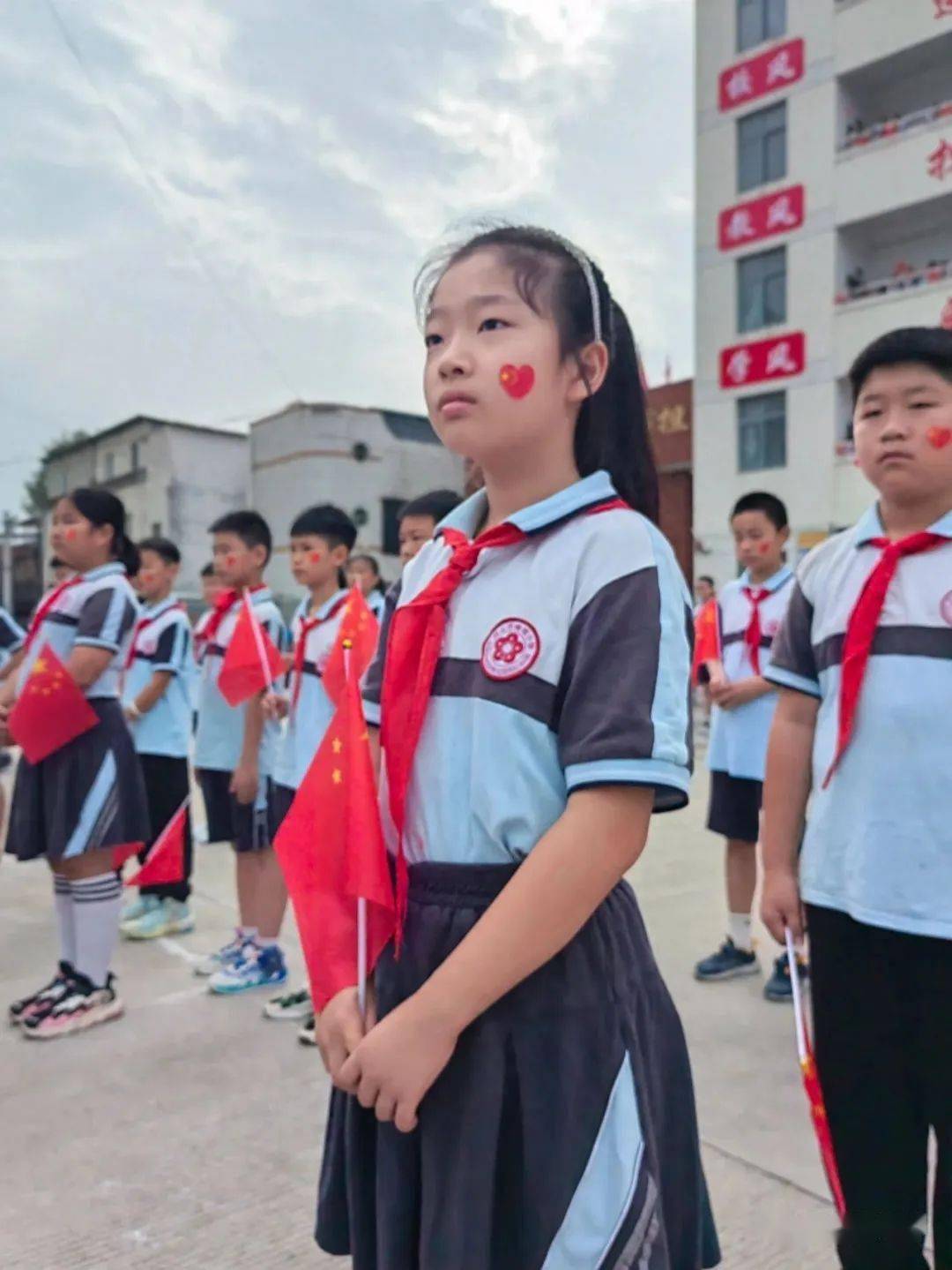 潜山市梅城小学:迎国庆童心向党,庆中秋爱我中华