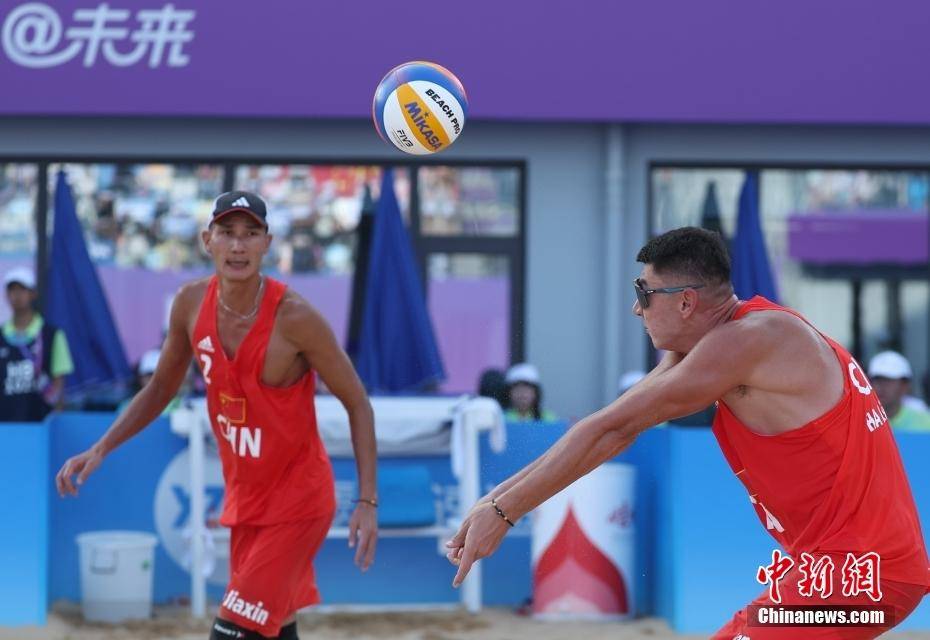 (杭州亚运会)中国队获得男子沙排银牌_组合_中新社_吴佳欣