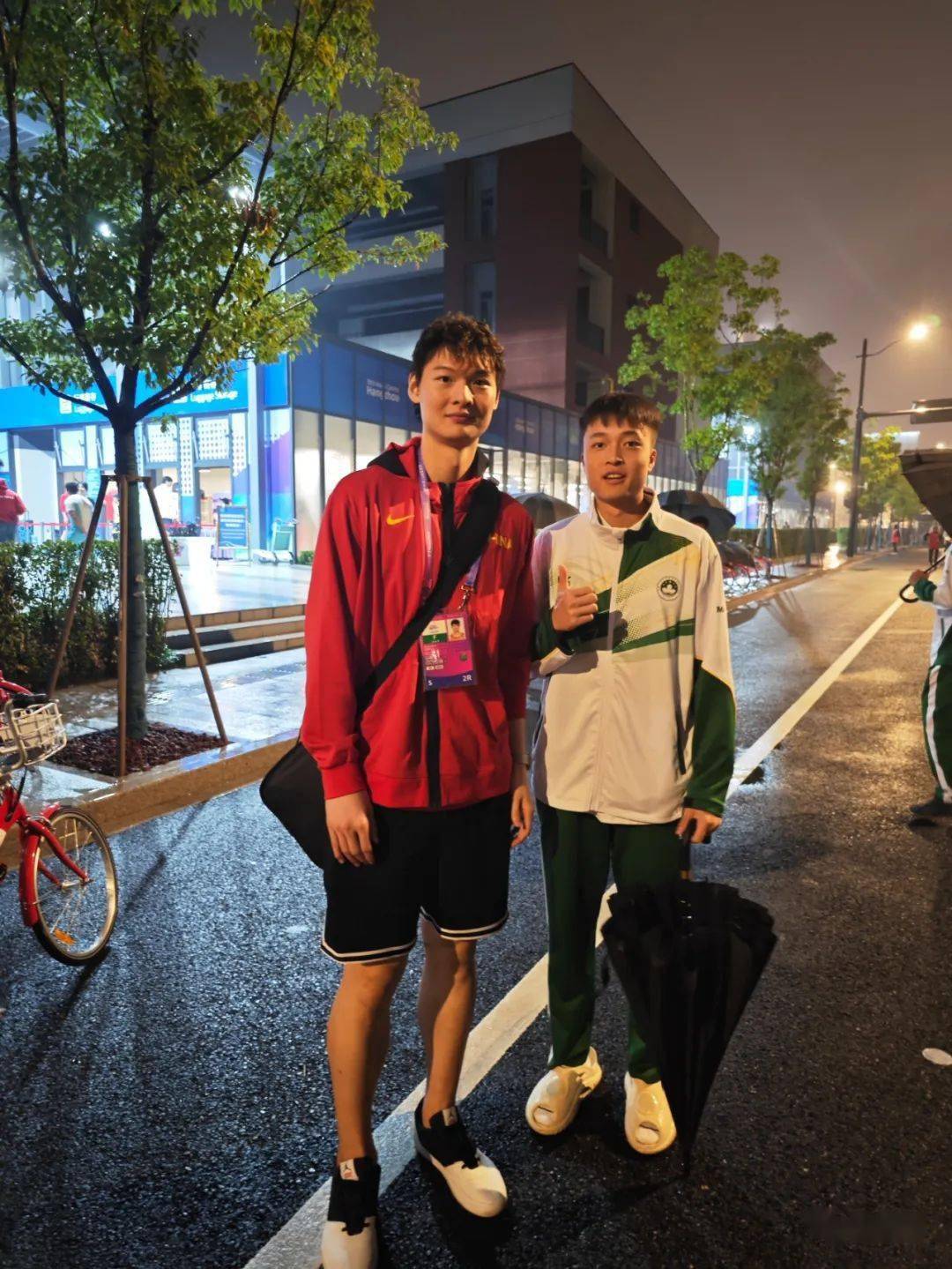 澳门日报澳門隊曾譜誠,聶釗華屢次命中遠投2分,何浩然及楊軒越戰越勇