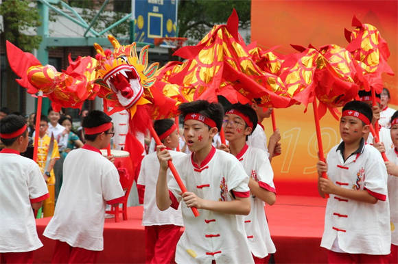 [浦东]建平西校:青春礼赞颂中华 盛世欢腾耀华夏——成功举行庆祝国庆74周年暨第二十届校园艺术节文艺汇演活动