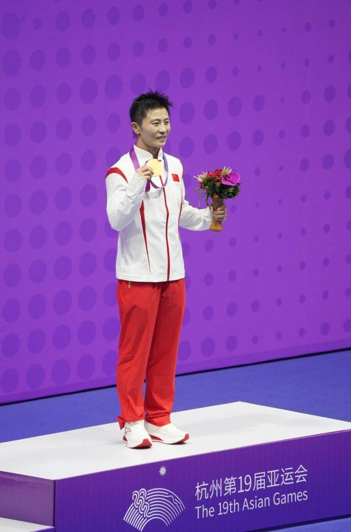 散打冠军李玥瑶做客潮客厅:曾想退役,因杭州亚运会才坚持下来_比赛