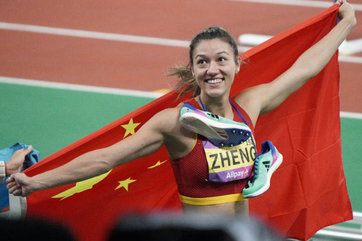 中国首位归化田径选手郑妮娜力,获女子七项全能冠军_北京奥运会_比赛