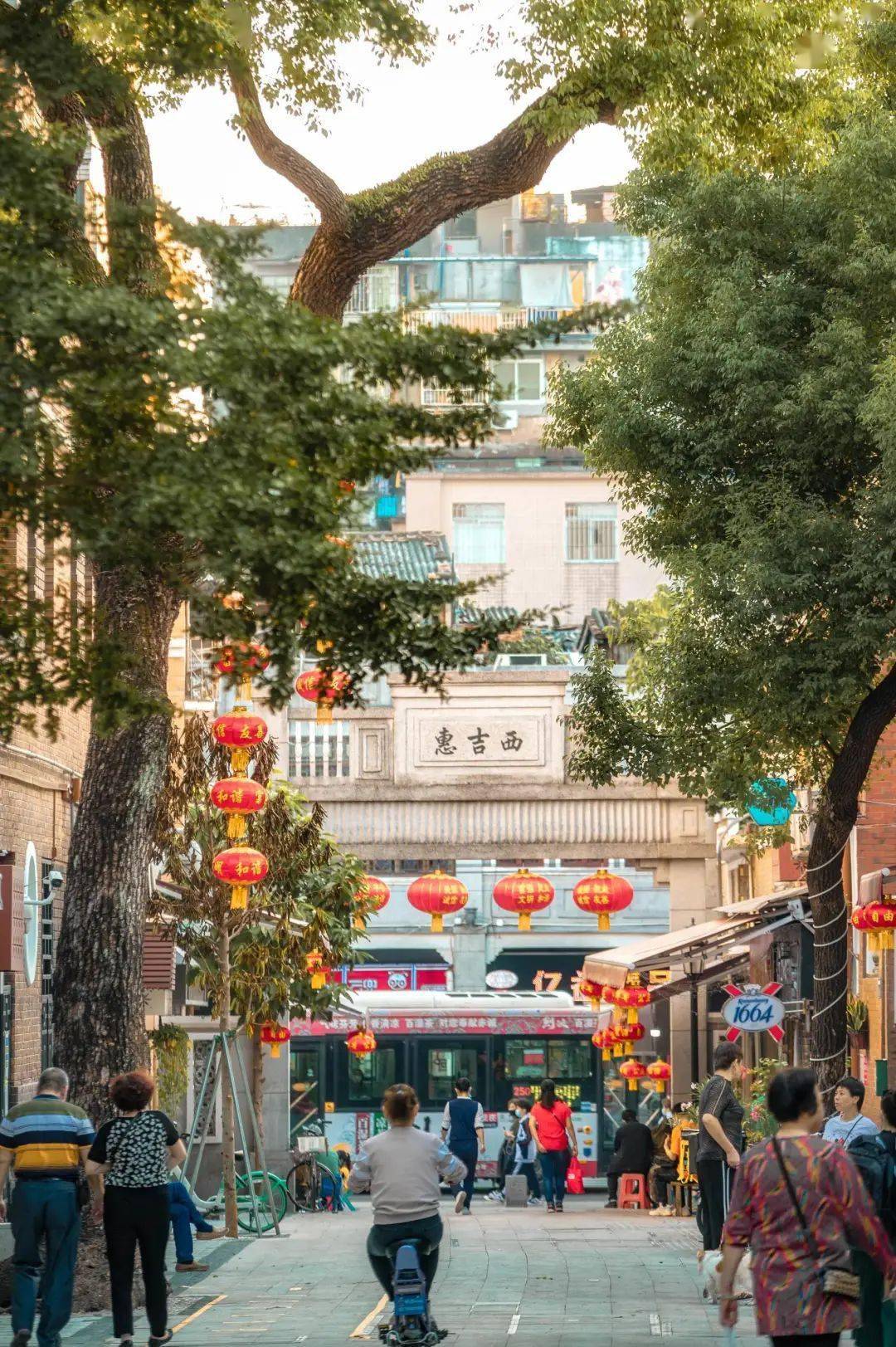 走到东山百货大楼三岔路口处,你会遇见三个不同气质的东山:龟岗大马路