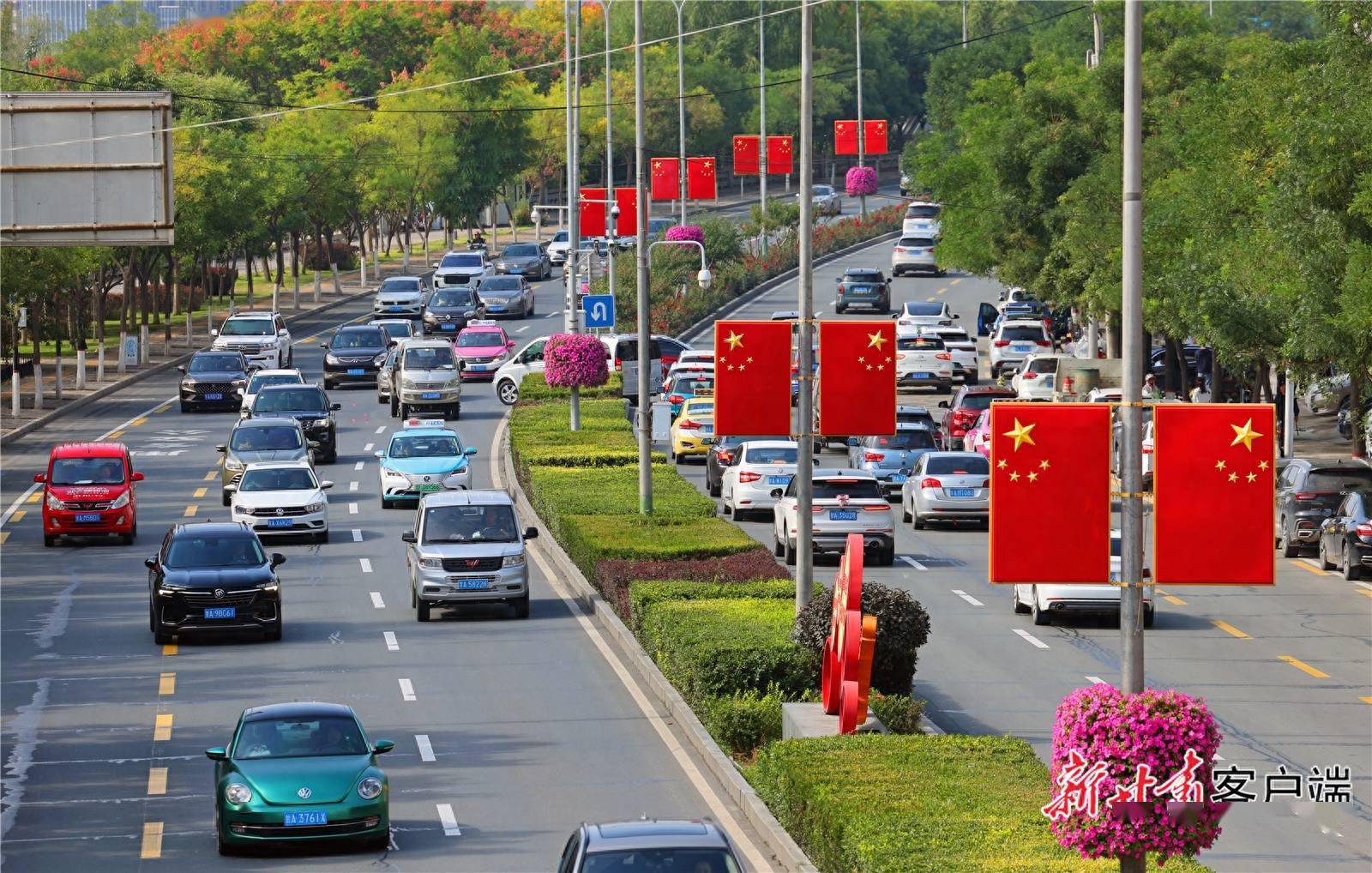 国庆的兰州市南北滨河路风景如画