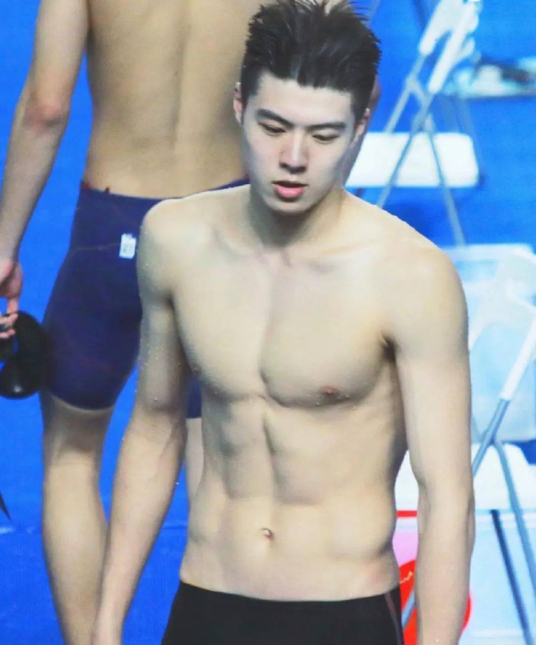游泳男团帅炸了,双开门 撞脸蔡徐坤,要火的节奏!
