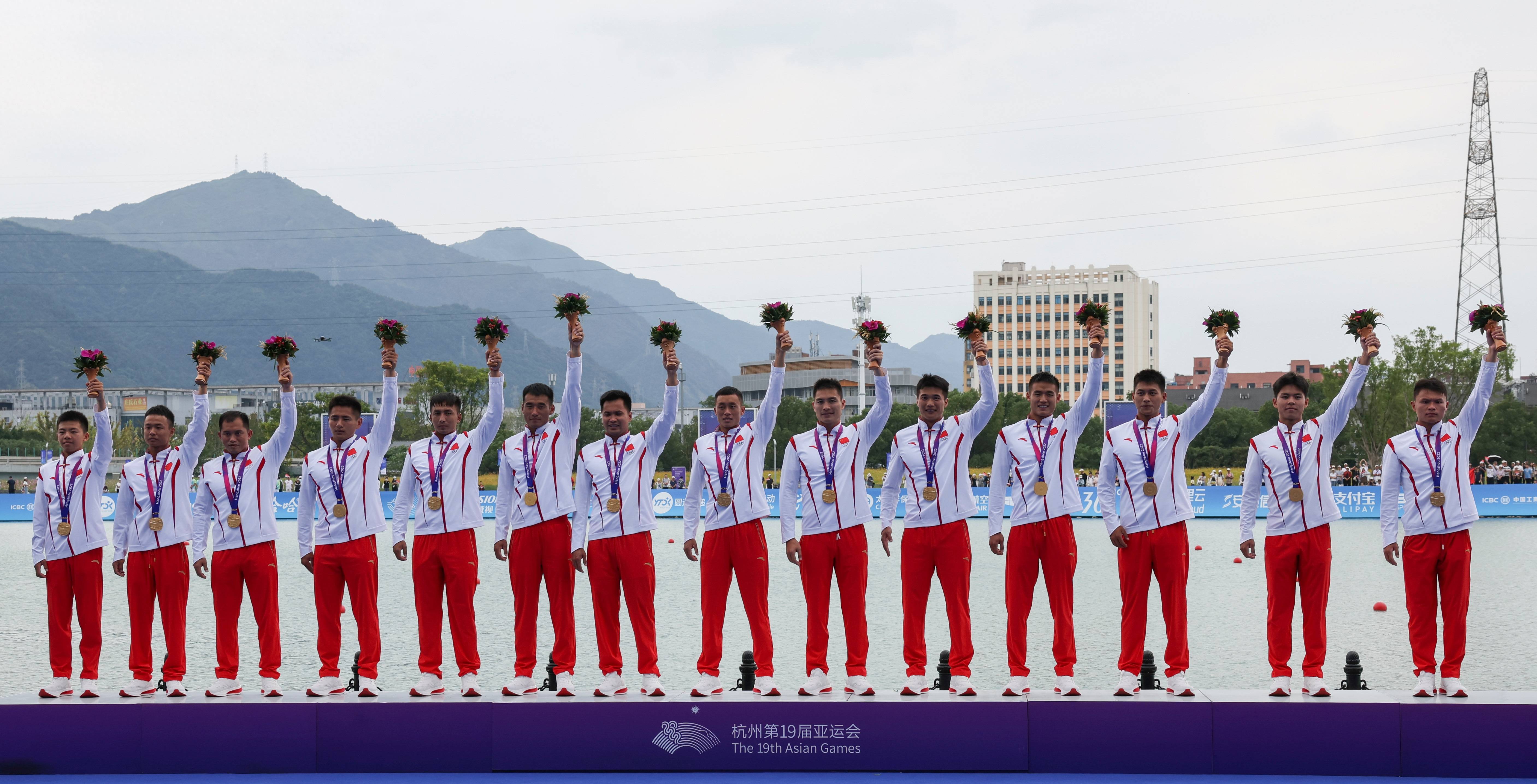 (杭州亚运会)龙舟——中国队获男子500米冠军