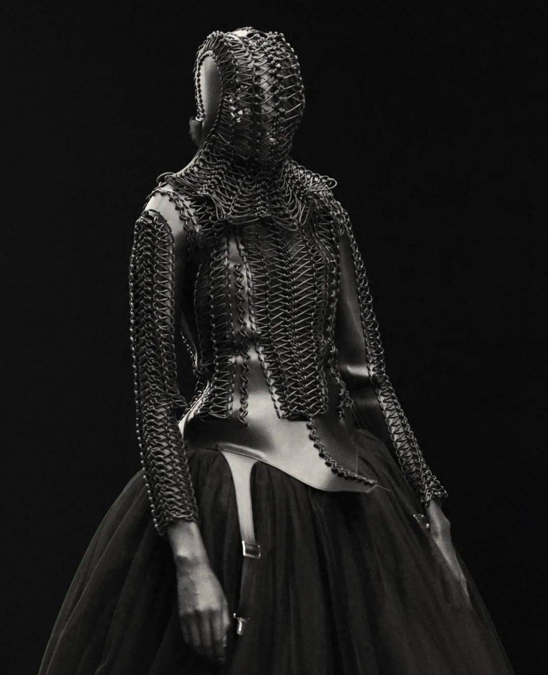 芭蕾浪漫元素与黑暗击剑服结合关于朋克的浪漫noir kei ninomiya式