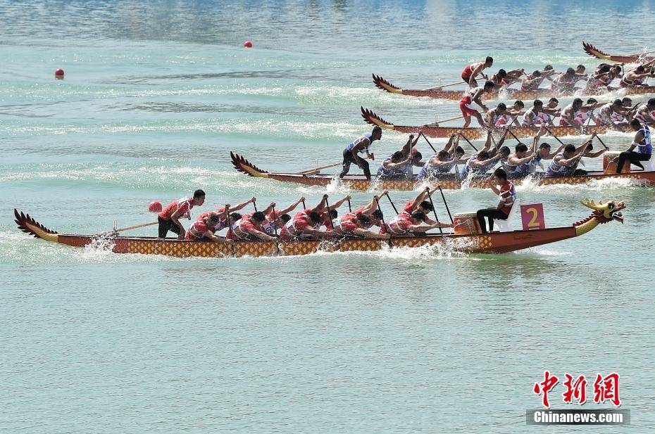 (杭州亚运会)中国队获得男子龙舟200米冠军_中新社_尹通_高清