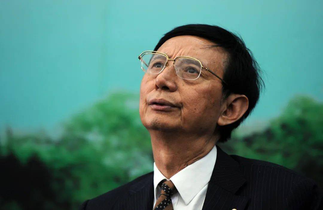 他的一番话太通透_尹明_重庆_集团