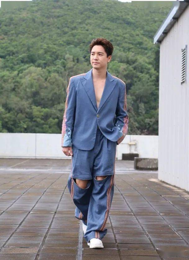 吴伟豪告别轻佻 圈中浮沉"催熟"_ricco_父亲_角色