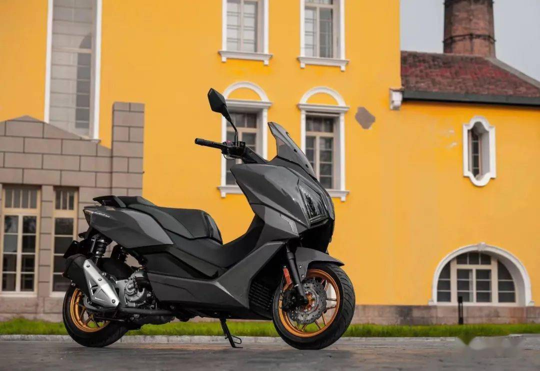 鸿150adv  14999~16999元隆鑫 无极sr150gt 13980~15980元宗申 赛科龙