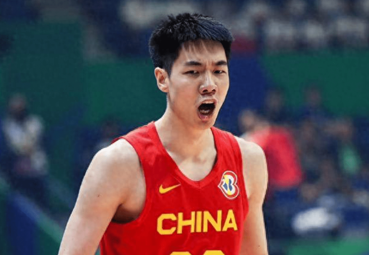从边缘人到铁打首发!男篮又一潜力新人 值得大力栽培?_朱俊龙_防守_进攻