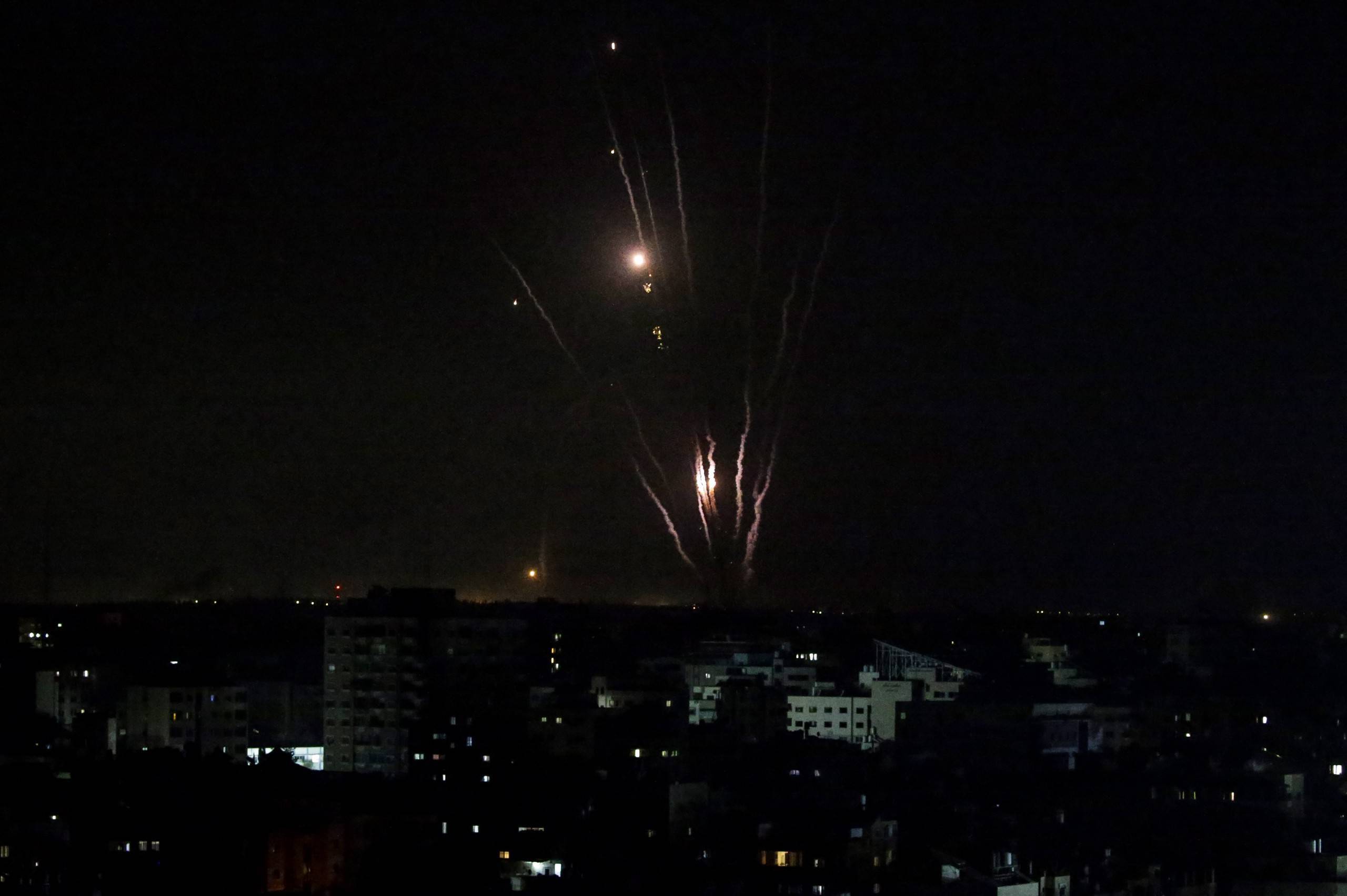 俄乌陷入战争，中东地区也乱了套，以色列突然在凌晨火炮齐发