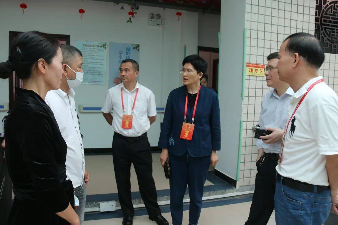 执法检查组实地查看了航城街道仁辉社区民生小区长者食堂,吴航街道