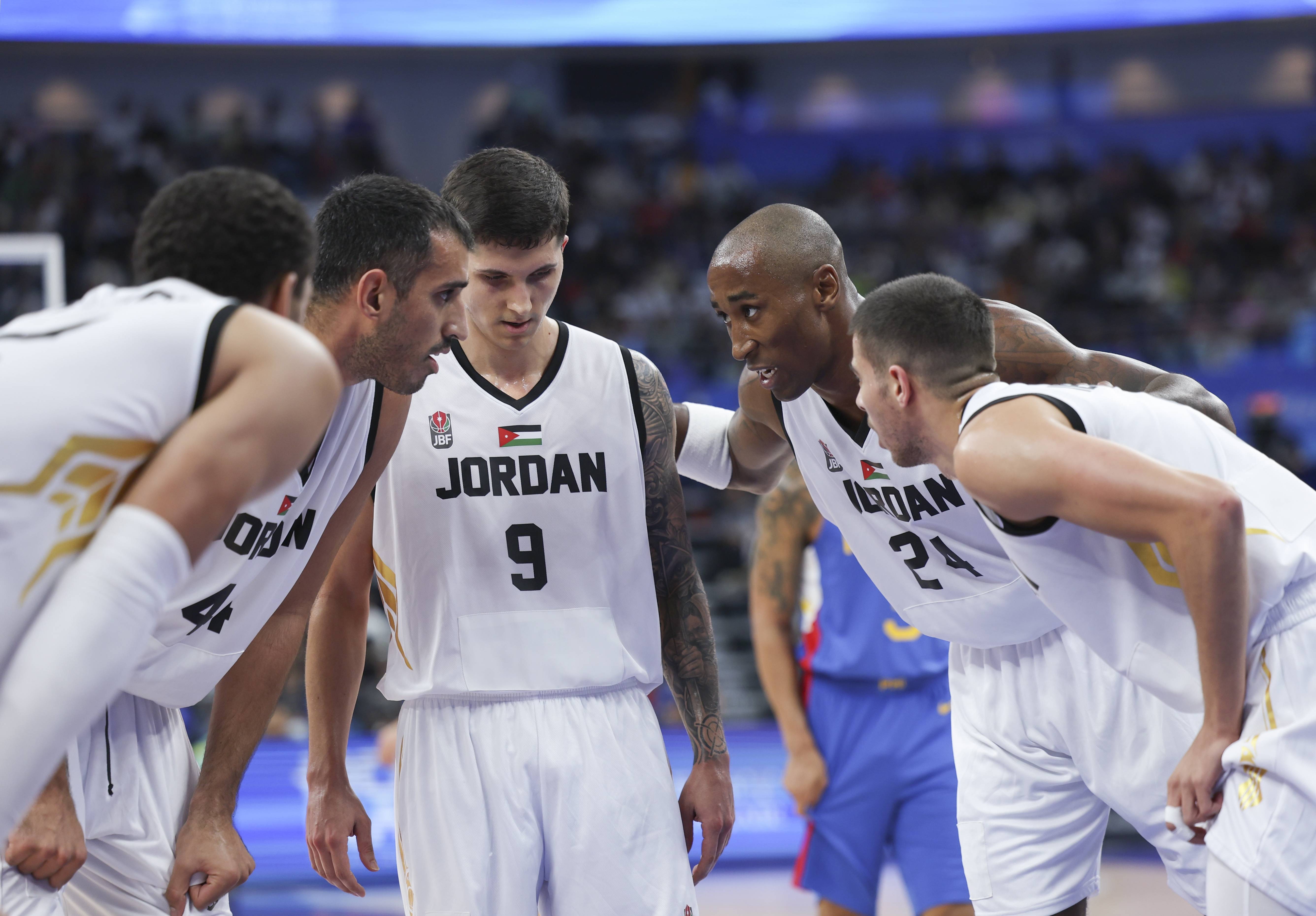 当日,在杭州亚运会篮球项目男子组金牌赛中,约旦队对阵菲律宾队.