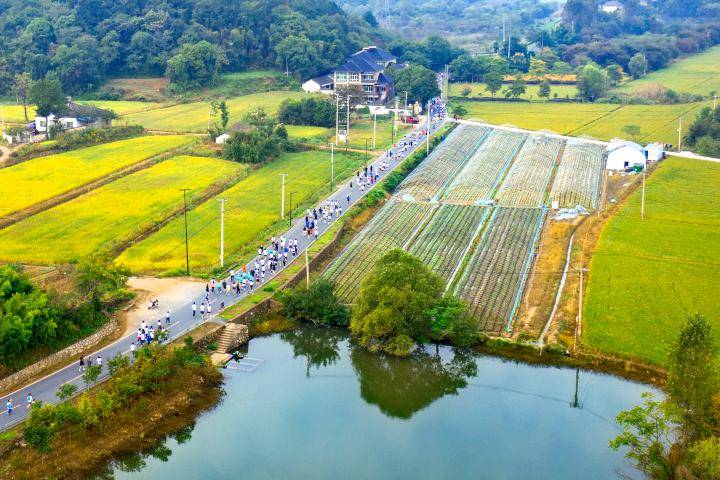乡村迷你"马拉松 " 跑进丰收画卷_梅溪镇_龙口村_潘学康