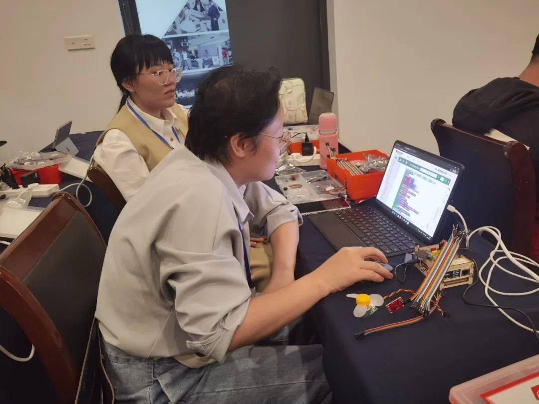 学习培训共成长，融合智慧赴未来——开化县“ 基于新课标的信息科技教学能力”培训