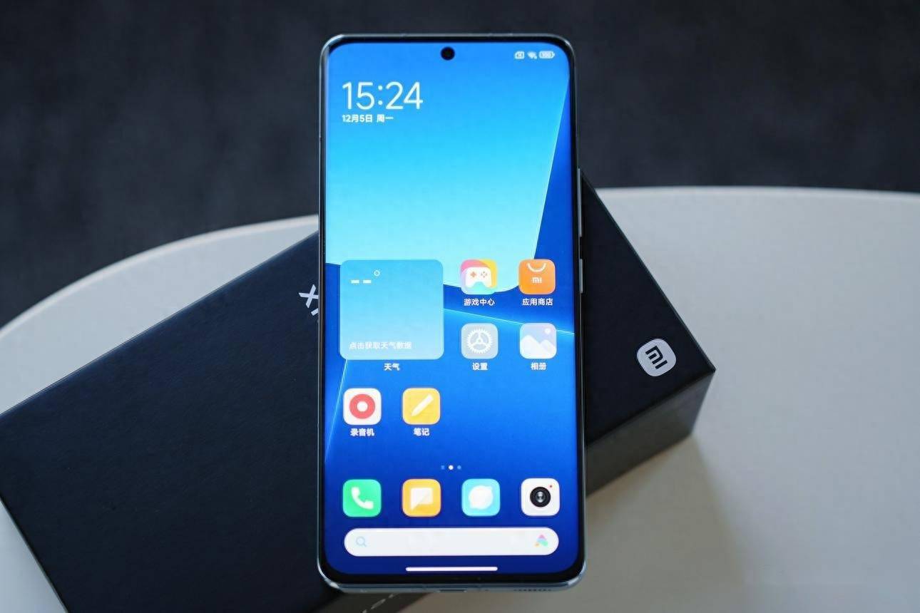 骁龙8gen2加持,三星2k屏 徕卡影像 ip68防水,隐形的小米机皇?