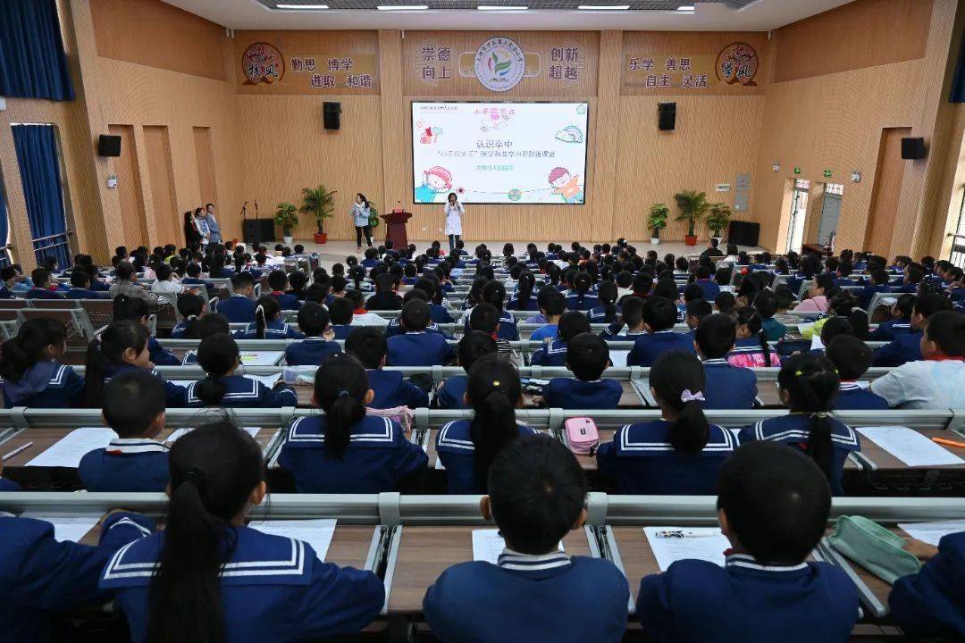 苍洱"小手拉大手"医学科普进课堂活动走进下关三小